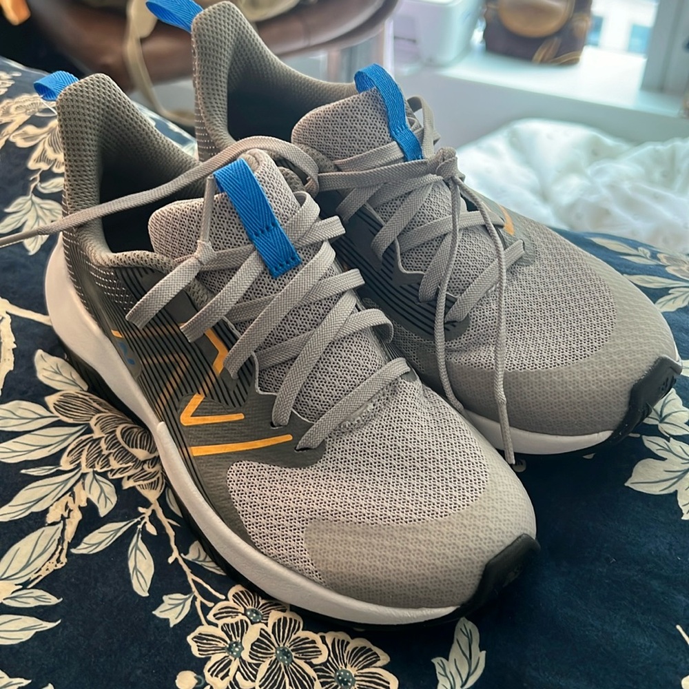 New Boys New balance Sneakers size 2.5